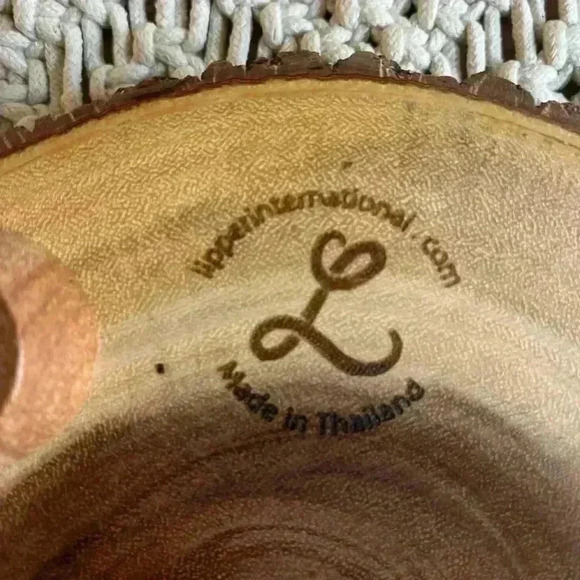 Wood Slab Serving Board Acacia Bark Footed Server - Picture 4 of 8